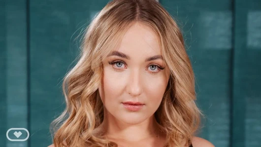 Fransız hatun Chloe Chevalier anal denemek istiyor