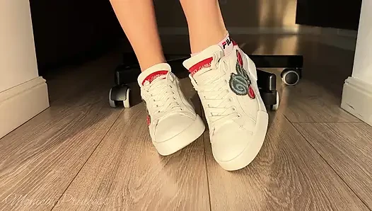 Ayakkabı, çorap, yalınayak ayak oyunu