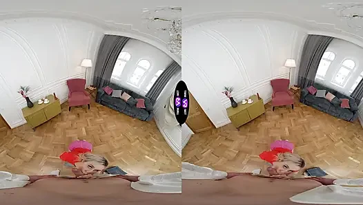 Molly Cute yapay penisi gerçek yarakla karşılaştırıyor ve sonra döl istiyor - teenmegaworld