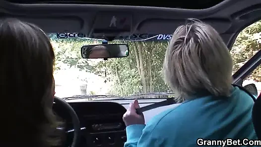 eski sarışın otostopçu fucked doggystyle dışında