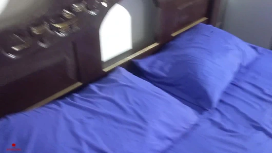 Masum yüzlü üvey kız kardeşim bana harika bir oral seks yapmasına izin vermemi istiyor