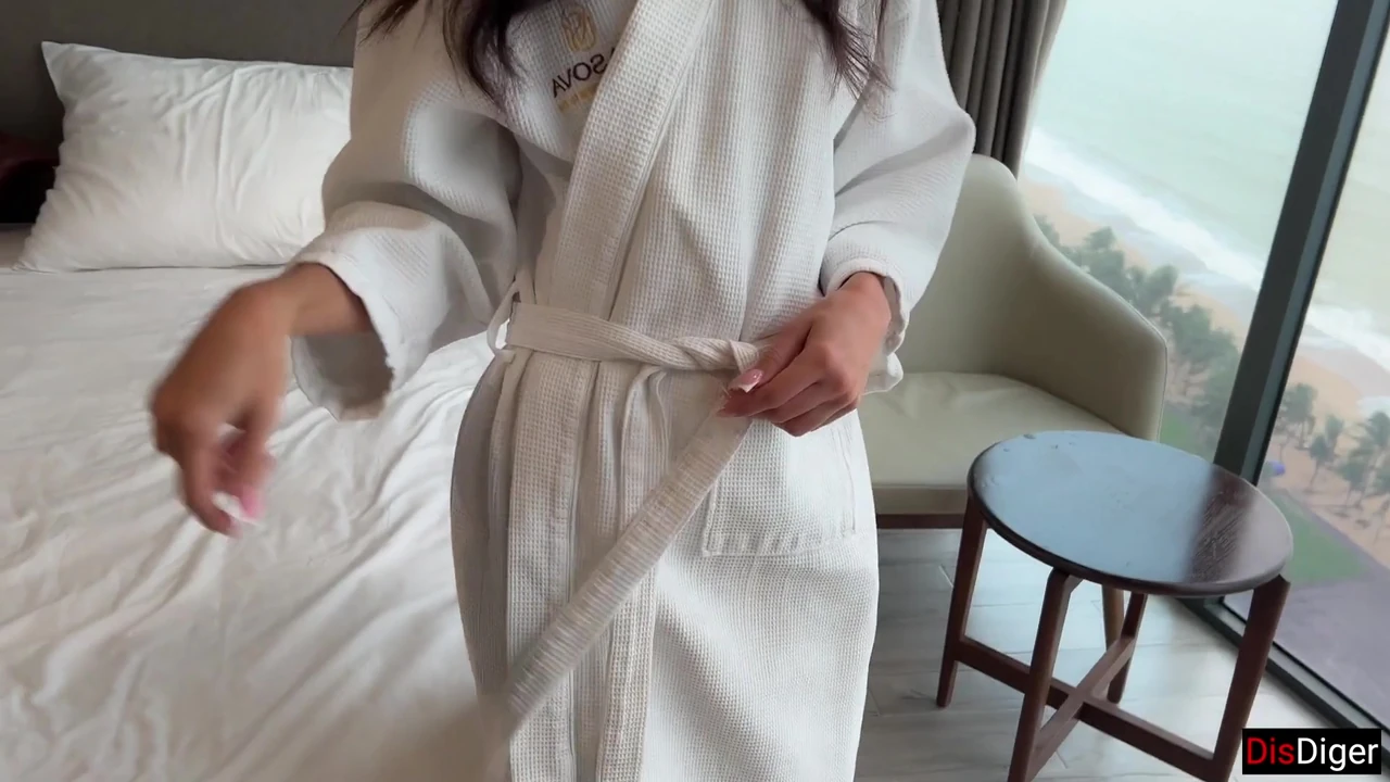 Public Pickup a hottie at a construction site - Treated her to lobster and fucked her hard in a hotel room