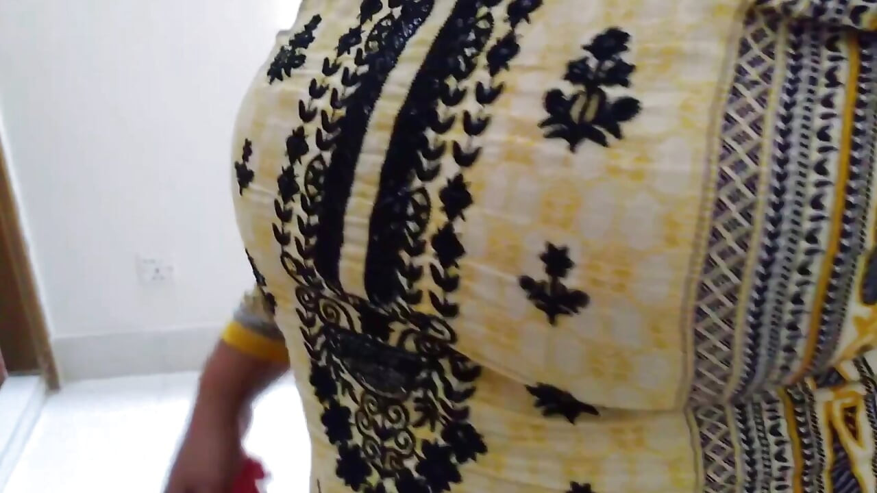 Office Boss Fuck A Arabian Muslim Maid When She Was Clean Office Room!