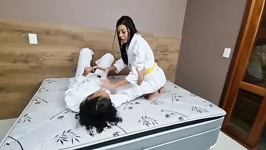 Judoka ile dövüş - Izabella Paes ve Nataly