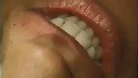 Güzel lezbiyenler anal dildo sikiliyor