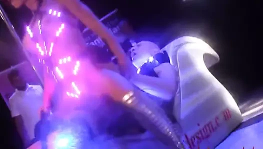 Lazer liderliğindeki gösteri - alicante sahnesinde capitano eric fuck