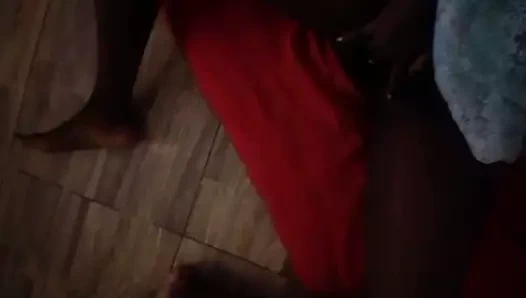 Siyah kız mastürbasyon üzerinde kik