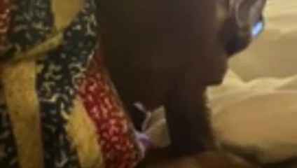 Onun kraliçesi suga- dilini penisin etrafında döndürmeyi seviyor