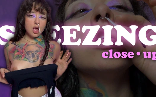 Yüksek sesle, ıslak hapşırdır. Close.