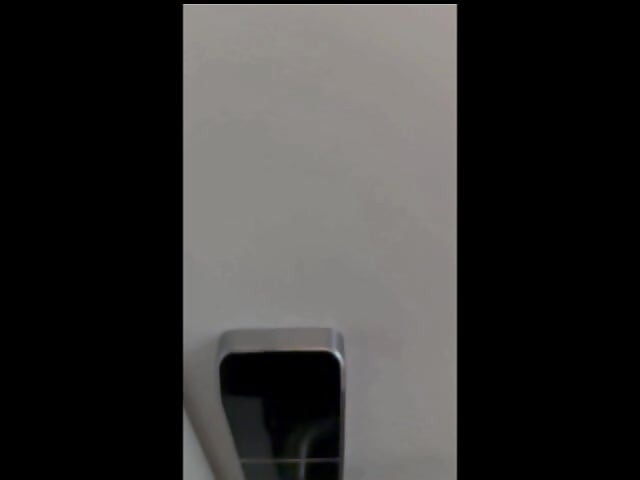Final 30 dakika sonra, otelde yüksek seks sesleri. Aldatılan adam kapıda bekliyor