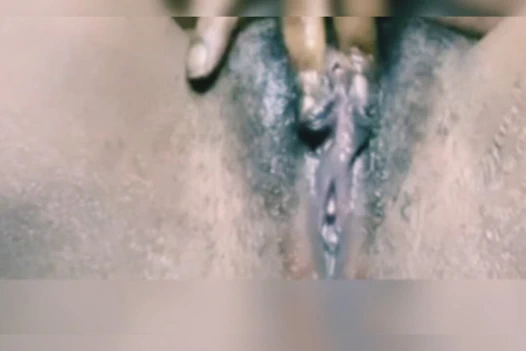 Seksi siyah amcık parmaklıyor - büyük seksi amcık