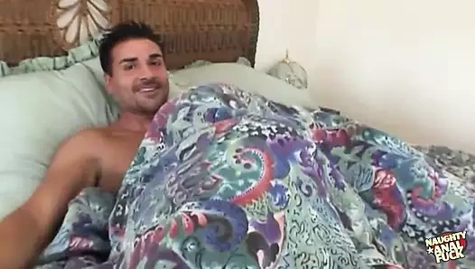 Tatlılar kara mynor ve kat kiss edepsiz dörtlü seks sırasında amcık yemeye ve çifte penetrasyona bayılıyor