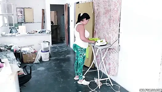 Veletlerin kendi dadısı esaret altında