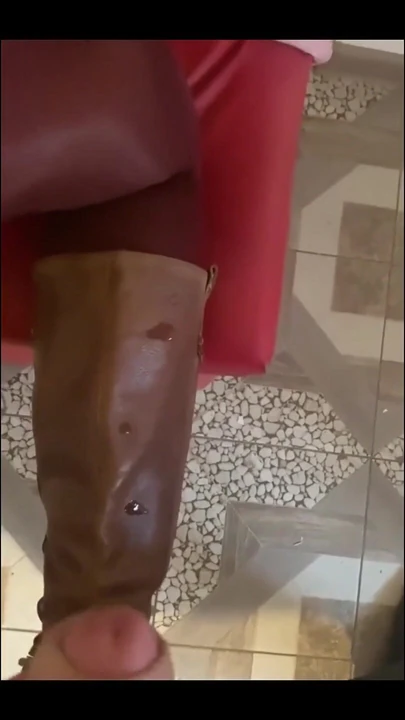 Bir zamanlar, orta yaşlı seksi kadın her zaman kovboy kız olmak isteyen bir kadın vardı. O şehirde büyüdü, ama o vardı