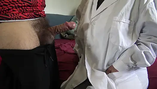 Ereksiyon sorunu olan zavallı hemşireden yardım eli alıyor