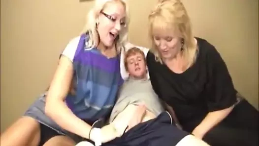 Emme bir büyük çük