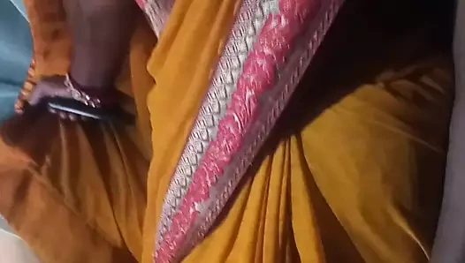 Hintli kadın odada seks yapıyor