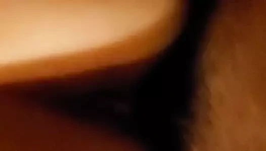 Ben ona gelmeden önce bir arkadaşımı beceriyorum.