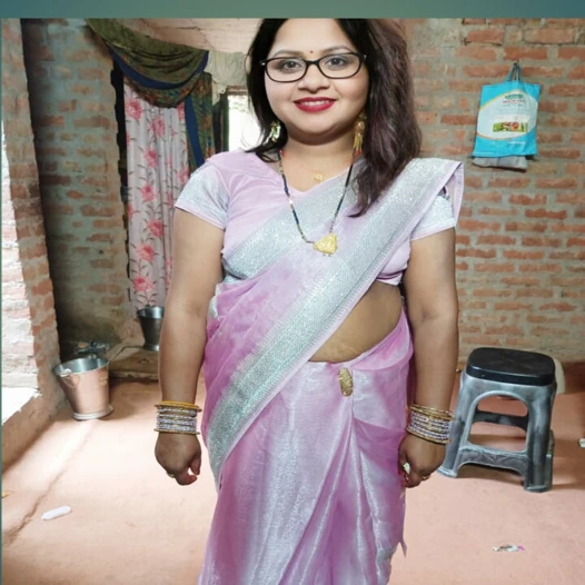 Kocası orada yokken komşunun oğlunu aradı ve götüne vurdu