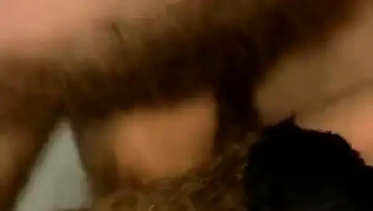 Bu Fransız bayan aynı anda iki yarakla oynamayı seviyor