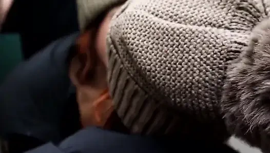 Ateşli komşumla merdivenlerde tanıştığımda (rol yapma)