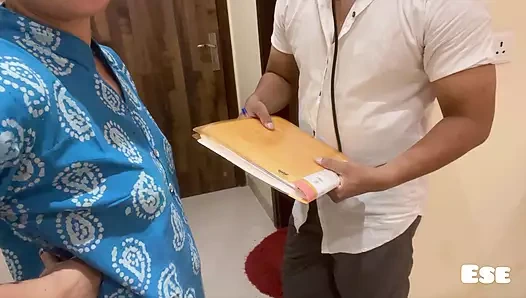 Doktor bayana yardım ediyor ve onu sikiyor