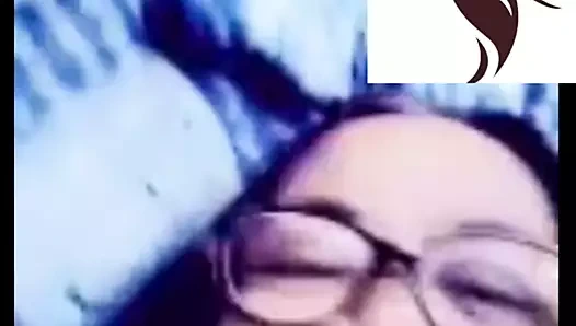 Filipinli kadın göğüsleri göster