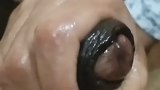 Üvey kız kardeş olarak adlandırılıyor ve penisime masaj yapıyor