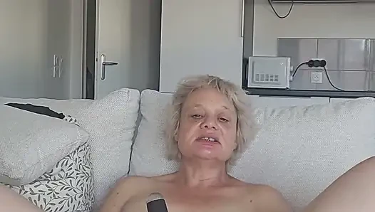Tamamen açık Halde Vibratörümle Orgazma Ulaşana Kadar Oynuyorum