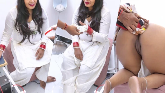 Azgın üvey erkek kardeş yanlışlıkla yeni evli Hintli ateşli desi üvey kız kardeşini sikiyor- tam Hintçe dirty talk