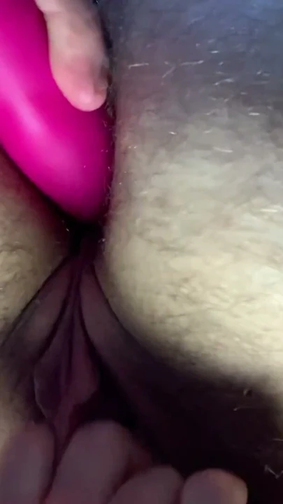 Trans erkek götüne dildo sokarak boşalıyor | Klip 1
