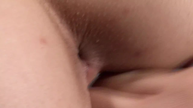 Sıcak grl gags üzerinde bir büyük horoz sonra sikme için bir cumshot