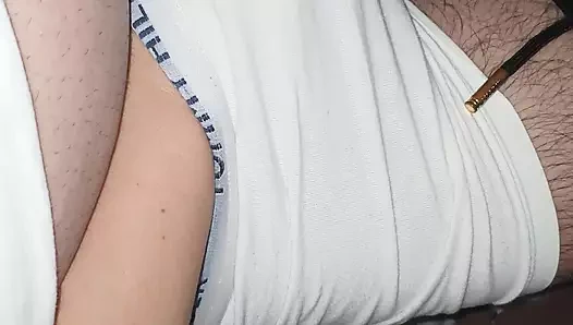 Üvey oğul pantolonunu çıkardı ve üvey annesinin yarağına dokunmasına izin verdi