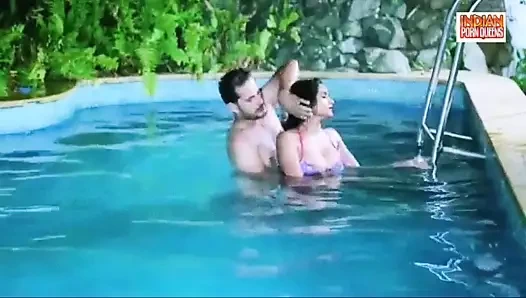 Nyla usha, yüzme havuzunda öpüşme sahnesi, gerçek seks