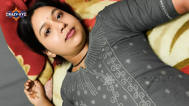 Индийская горячая красивая сводная сестра трахает тугую киску XXX, индийская симпатичная девушка с тугой киской, хинди трах XXX