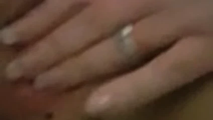 la mia troia che si masturba