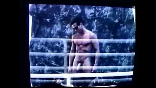 Büyük bir yarrağın üzerine atlamak için sabırsızlanan bir esmer