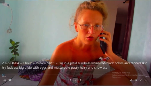 Taşakları olan büyük bir yapay penis ile kıçımı becermeye çalışıyorum ve kıllı amımı mastürbasyon yapıyorum