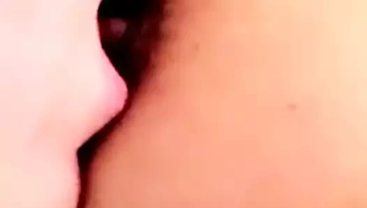 göğüslerimi seviyor