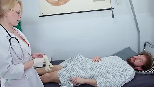 Damızlık doktoru - Hunter Johnson'ın doğurganlık hastanesi ziyareti seksi doktor Anna Lynx'in döllenmesiyle bitiyor