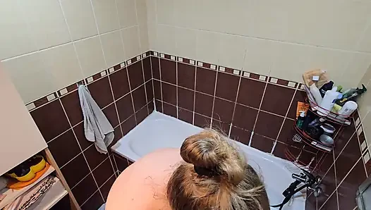 Tombul karımın duş rutini - tıraş oluyor ve taze hissediyorum
