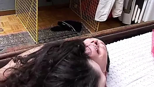 Seks oyunları oynamak için kıllı amlar ile bir İtalyan seks partisi