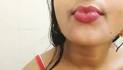 Güzel evli kadın kocasıyla banyoda seks yapıyor