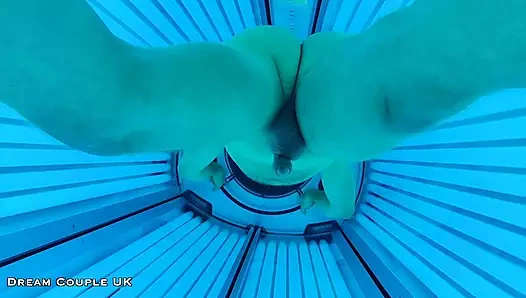 Harika vücut ve pembe sulu kedi ile sarışın amatör milf'den muhteşem handjob