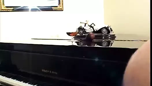 Büyük melons yapay penis ile oynak sarışın ev kadını adamını sikikleri