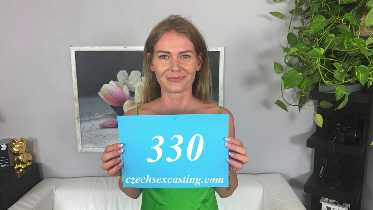 Sarışın porno yıldızı Claudia Macc işlerine geri döndü