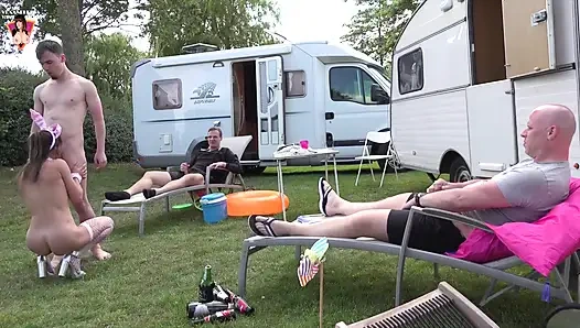 Belçika'nın en kamp alanı: açık havada üçlü seks