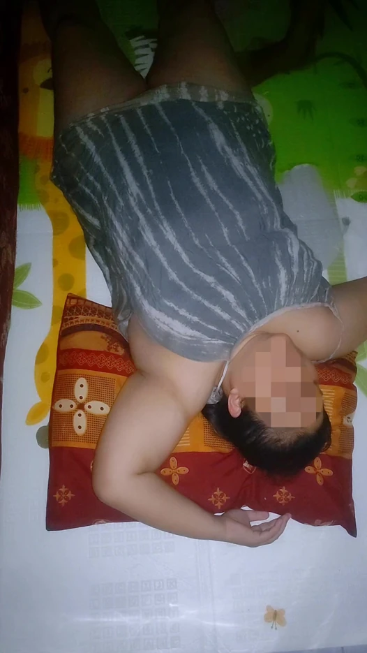 vücuda hassastır. Uzun zamandır kocasıyla birlikte değil