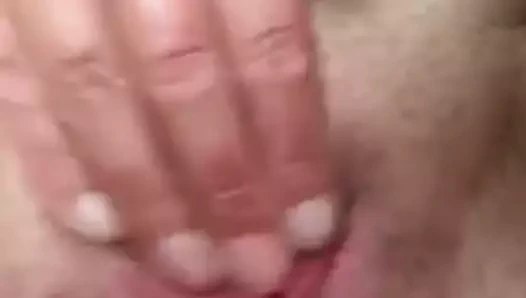 Vickie, uygulama bölüm 2'yi parmaklıyor