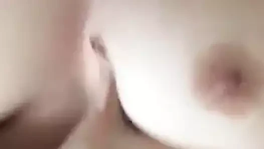 Onun büyük farlarını ve sıkı görünümlü amını seviyorum